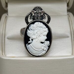 Vintage-Inspired Black and White Cameo Ring